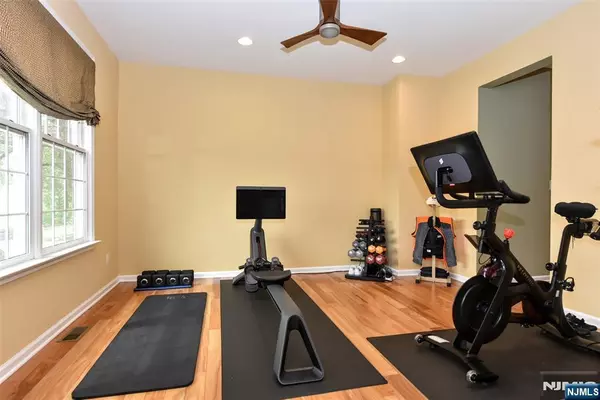 Tuxedo Park, NY 10987,64 Cedar DR