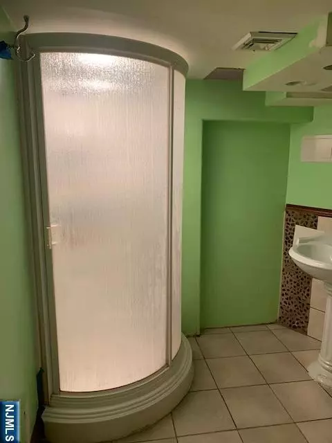 Teaneck, NJ 07605,166 Herrick