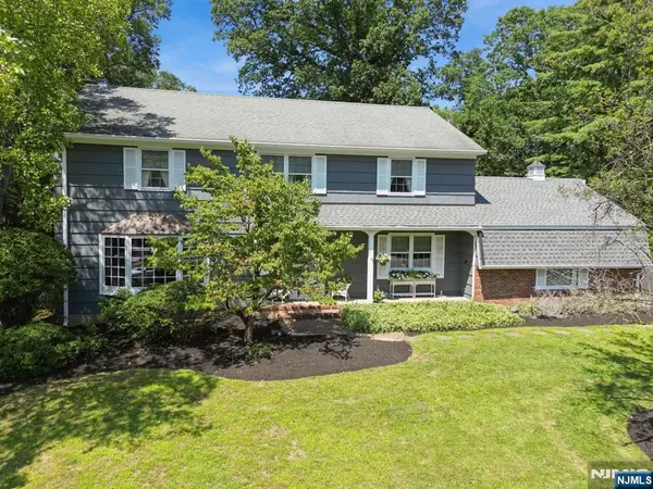 West Caldwell, NJ 07006,10 Twin Brook