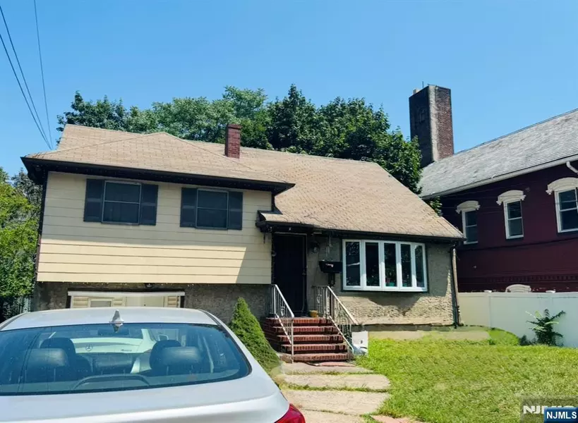 1043 Edgewater AVE, Ridgefield, NJ 07657