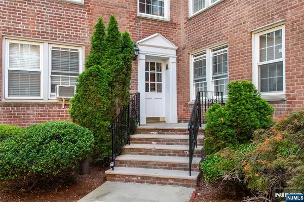 Rutherford, NJ 07070,126 Hackett PL #303A