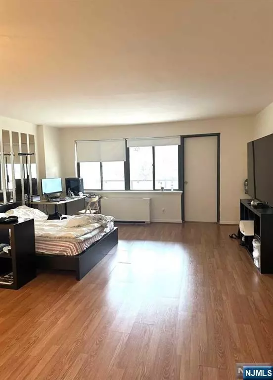 1203 River RD #4A, Edgewater, NJ 07020