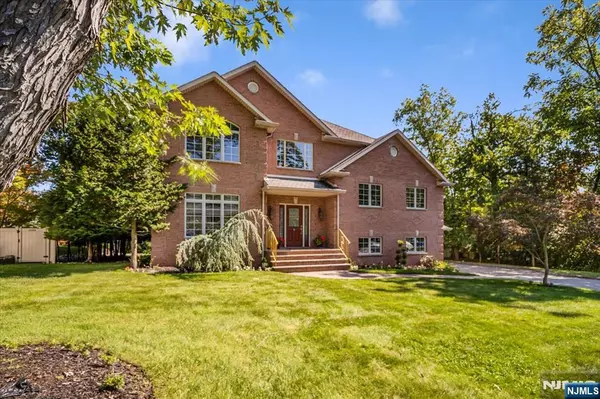 12 Notch Park RD, Little Falls, NJ 07424