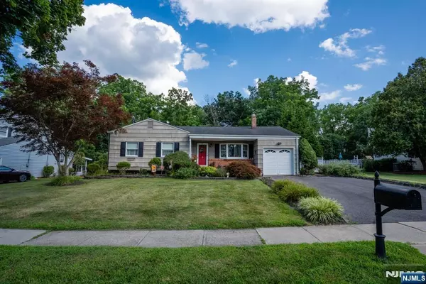 151 College View DR, Hackettstown, NJ 07840
