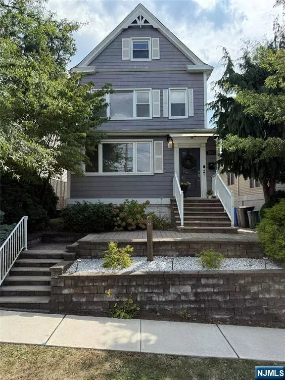 426 Page AVE, Lyndhurst, NJ 07071