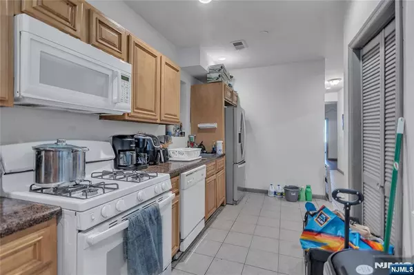 Newark, NJ 07103,534 11th ST