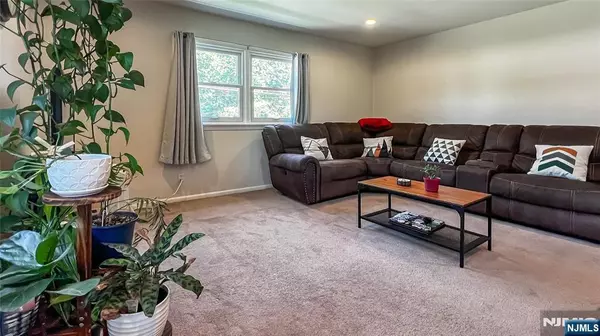 Hawthorne, NJ 07506,106 6th AVE #2