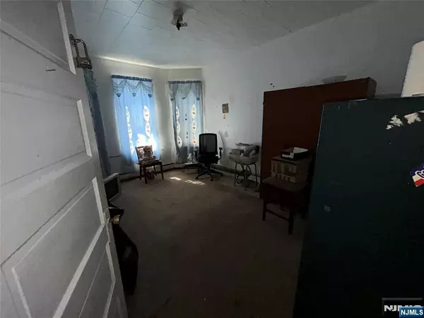 Passaic, NJ 07055,351 Madison ST