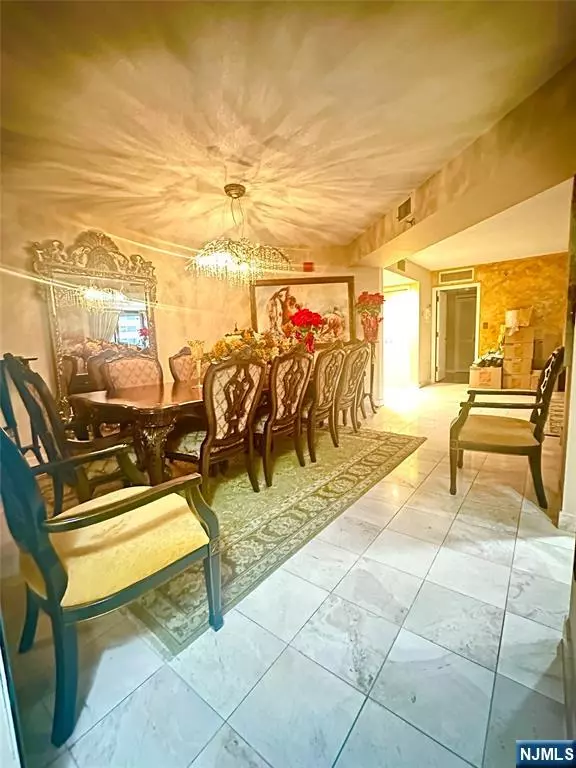 Hackensack, NJ 07601,245 Prospect AVE #5B