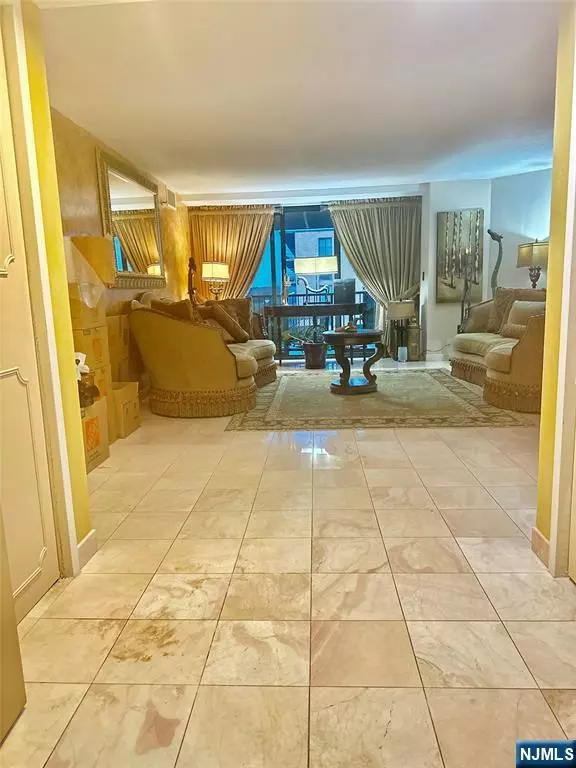Hackensack, NJ 07601,245 Prospect AVE #5B