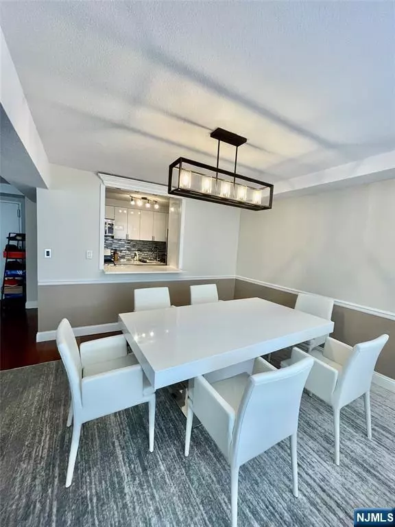 Guttenberg, NJ 07093,7002 Boulevard East #6R