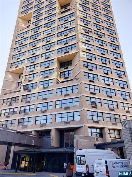 7002 Boulevard East #6R, Guttenberg, NJ 07093