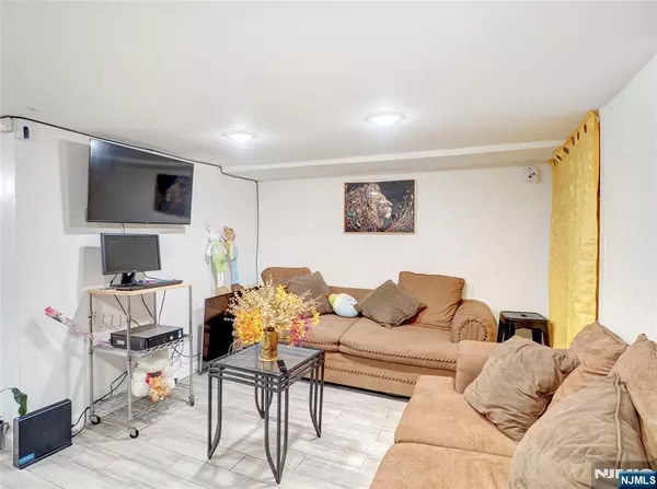 Irvington, NJ 07111,11 Tichenor TER