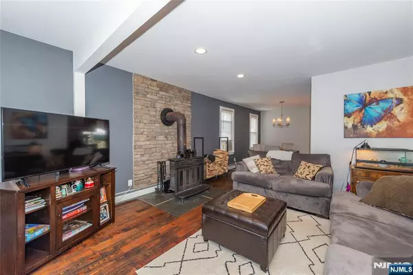 Totowa, NJ 07512,134 Dewey AVE