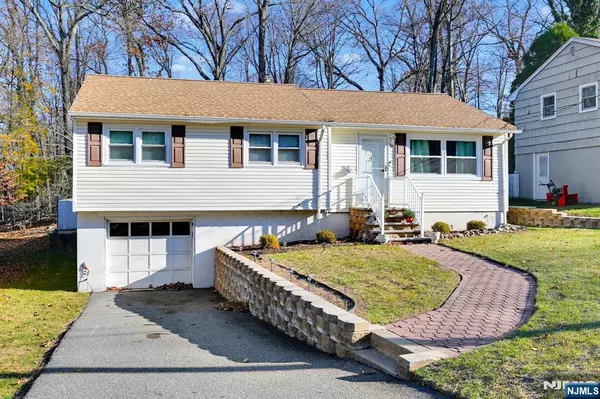 59 Pawnee AVE, Oakland, NJ 07436