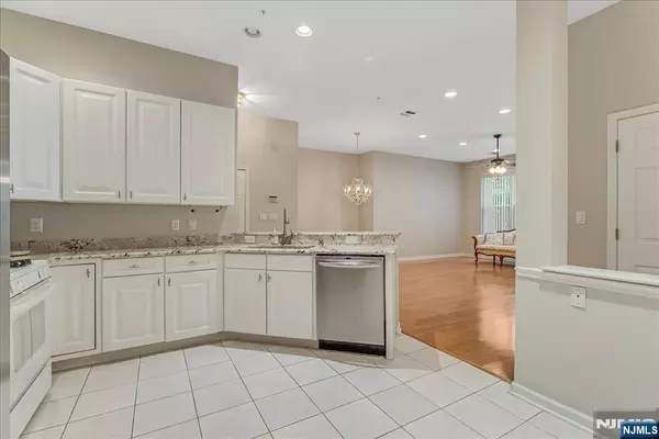 Wayne, NJ 07470,1302 Four Seasons DR