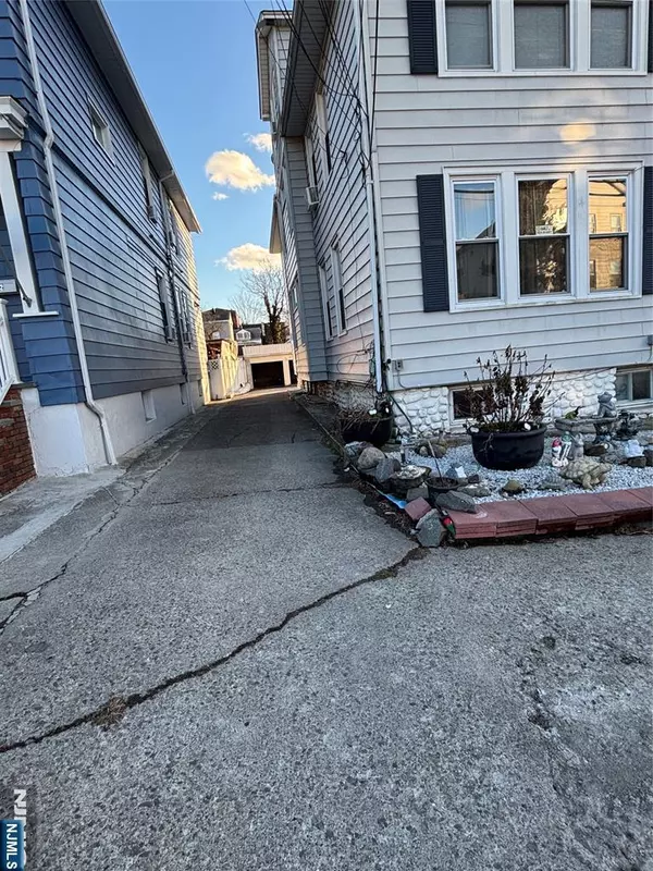 Paterson, NJ 07501,66 Danforth AVE