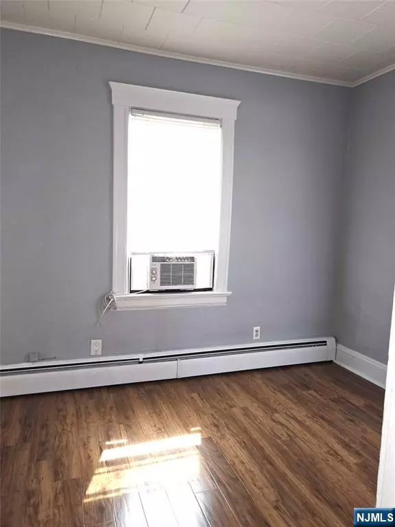 Teaneck, NJ 07666,250 Degraw AVE #2FL
