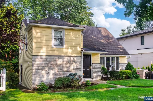 Nutley, NJ 07110,13 Nelson PL