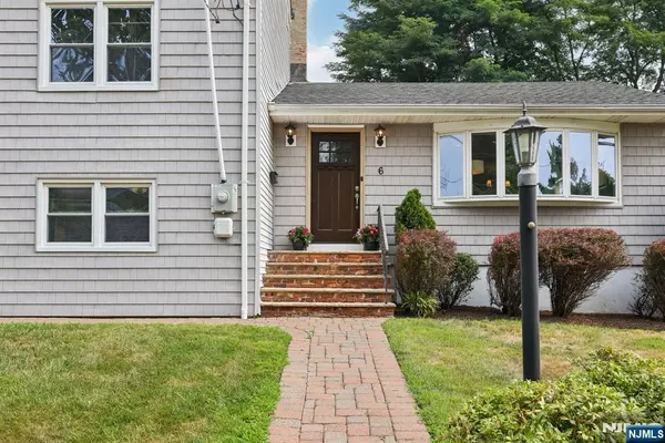 Verona, NJ 07044,6 Morningside RD