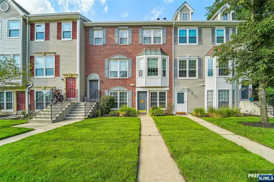 1271 Heath CT, Mahwah, NJ 07430