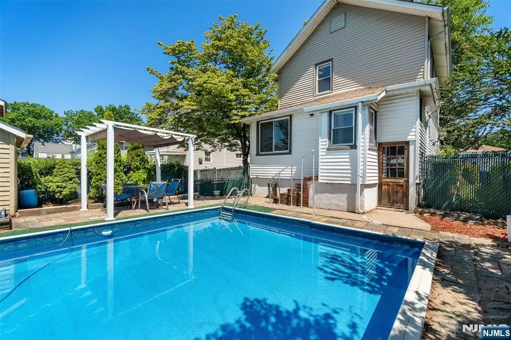 Hackensack, NJ 07601,321-323 Simons