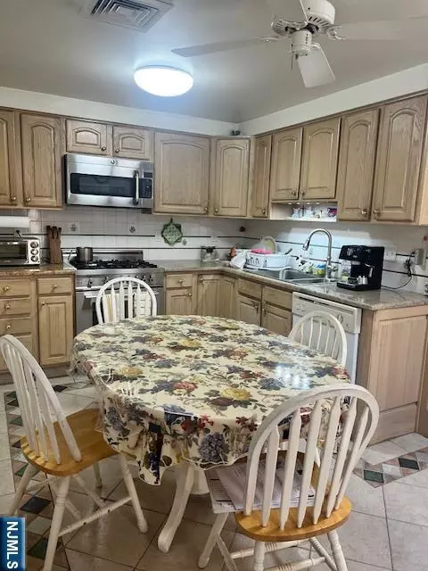 Newark, NJ 07105,63 Waydell ST