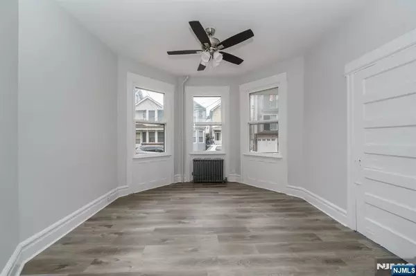 Newark, NJ 07105,23 Komorn ST