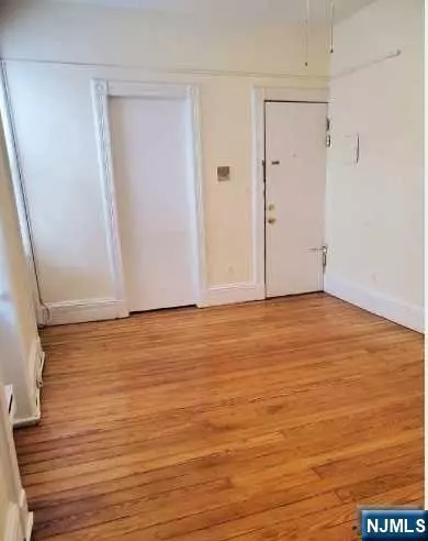 Hoboken, NJ 07030,107 4th ST #3w