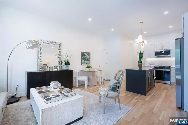 Weehawken, NJ 07086,3 Bonn PL #1