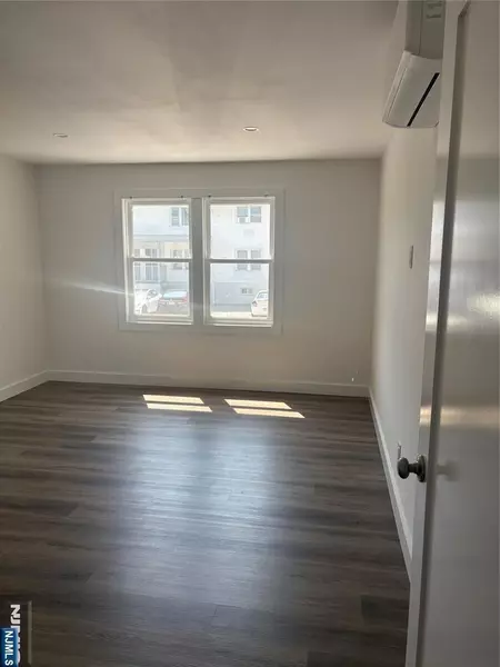 671 Midland AVE #9A, Garfield, NJ 07026