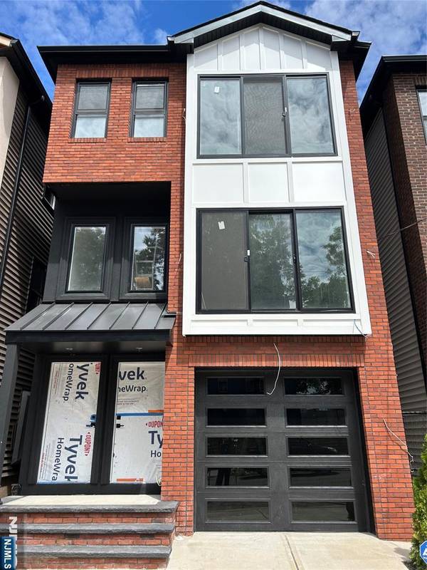 13 Voorhees, Newark, NJ 07108
