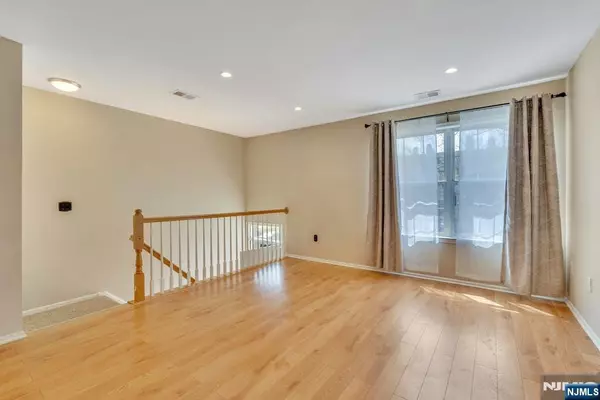 Mahwah, NJ 07430,1041 Cumberland CT