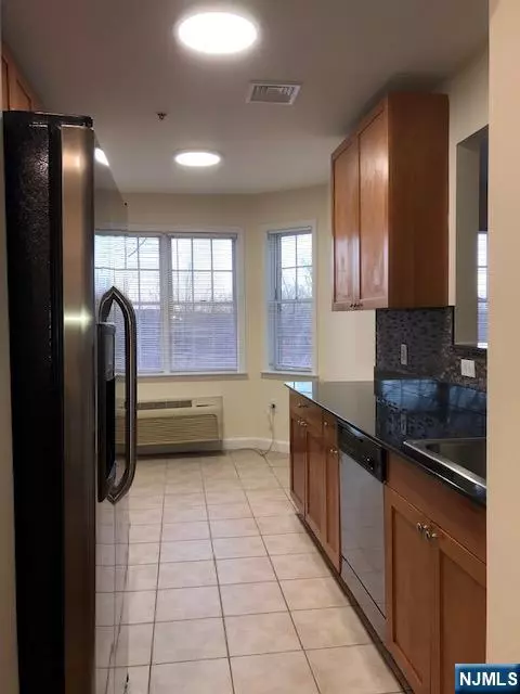 Teaneck, NJ 07666,333 Willow ST #104