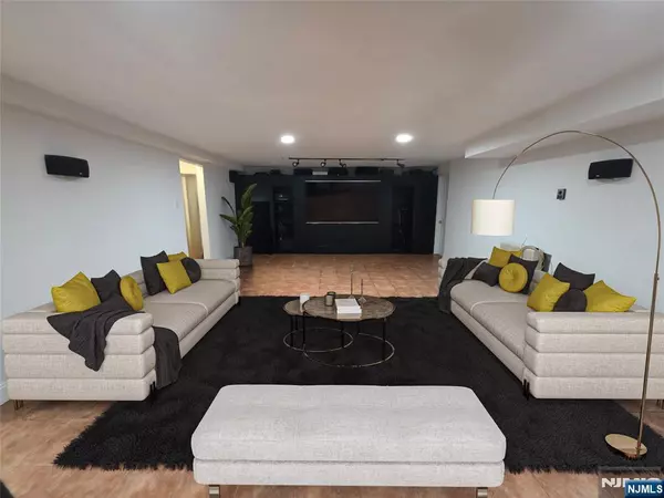86 Keer AVE, Newark, NJ 07112