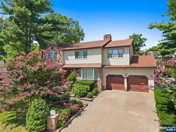 42-05 Debruin DR, Fair Lawn, NJ 07410
