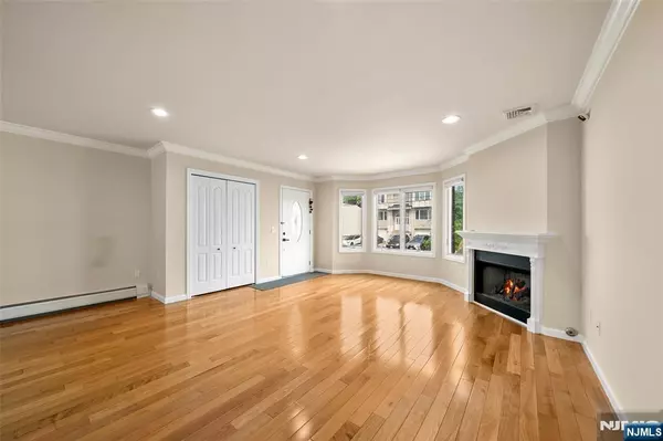 Palisades Park, NJ 07650,269B 7th ST