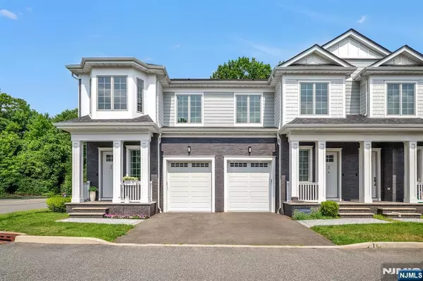 25 Gabriel CT #25, Paramus, NJ 07652