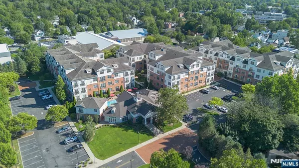 Tenafly, NJ 07670,2304 The PLZ