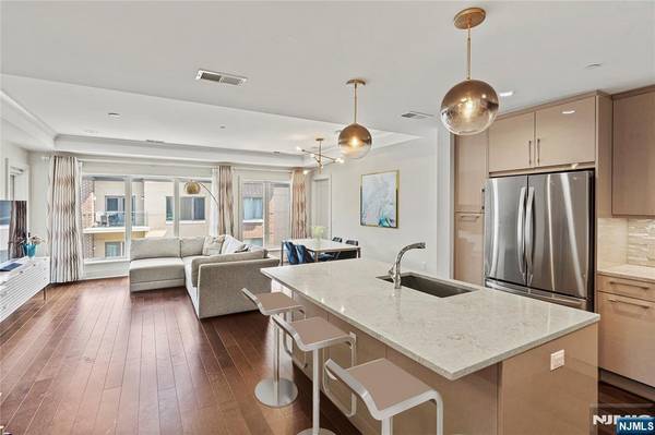 150 Henley PL #405, Weehawken, NJ 07086