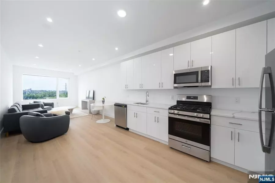 3309 Liberty AVE #204, North Bergen, NJ 07047