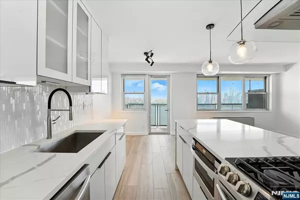 6600 JFK Blvd E #15B, West New York, NJ 07093