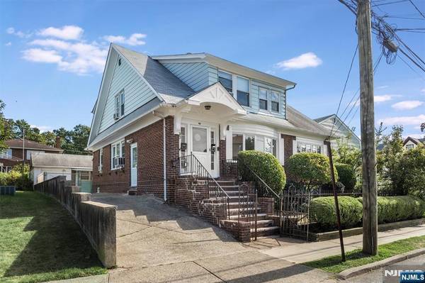 60 Martha AVE, Elmwood Park, NJ 07407