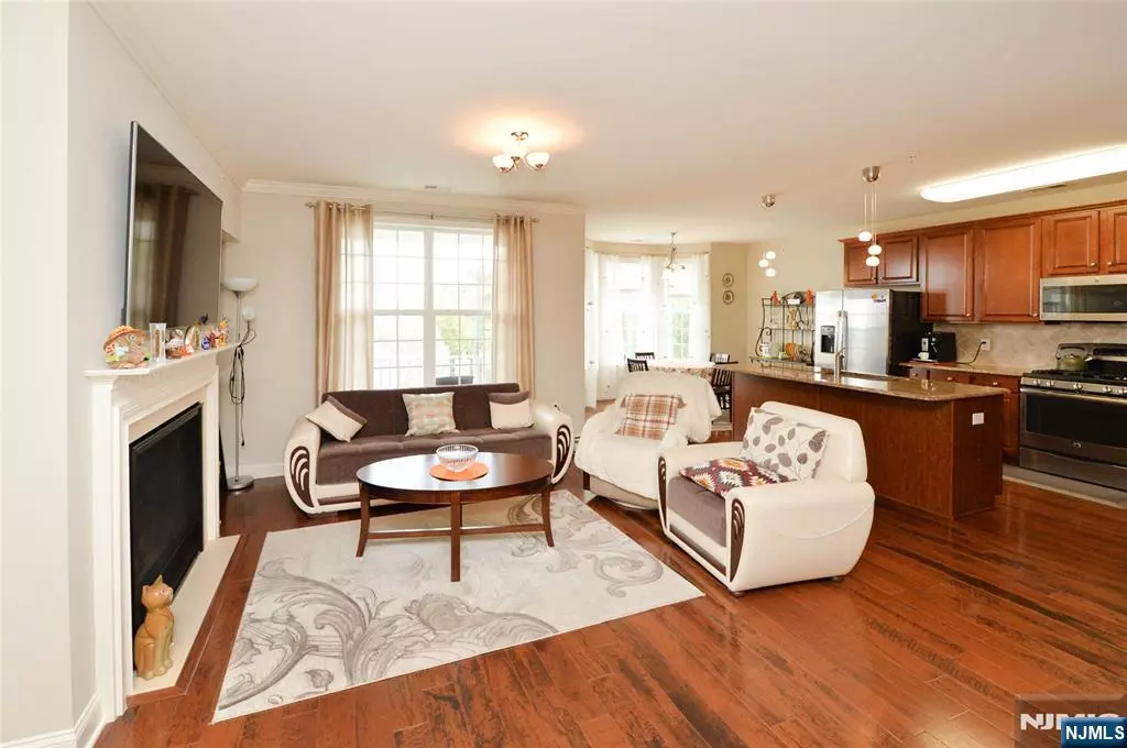 Woodland Park, NJ 07424,3 Pebble RD #D2