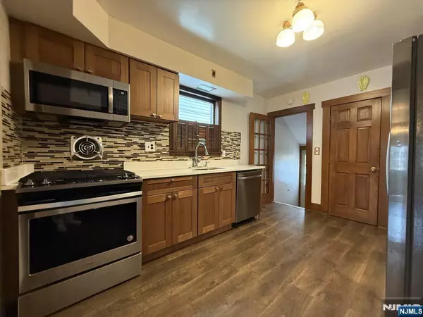 Clifton, NJ 07011,94 Hadley AVE