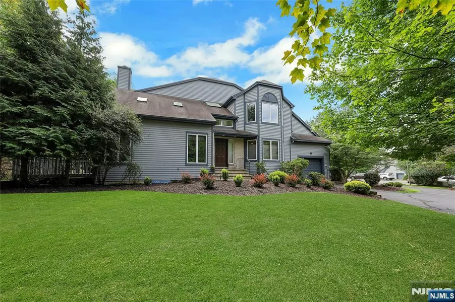 24 Fair Ridge CT, Wayne, NJ 07470