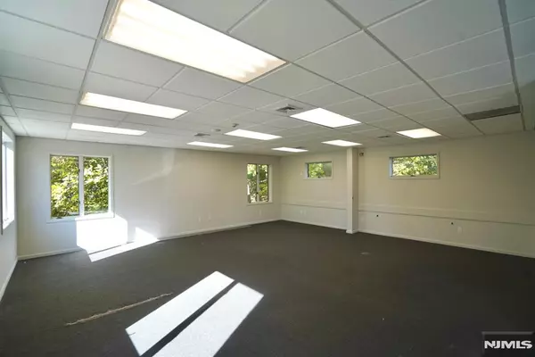 Ramsey, NJ 07446,29 Church ST