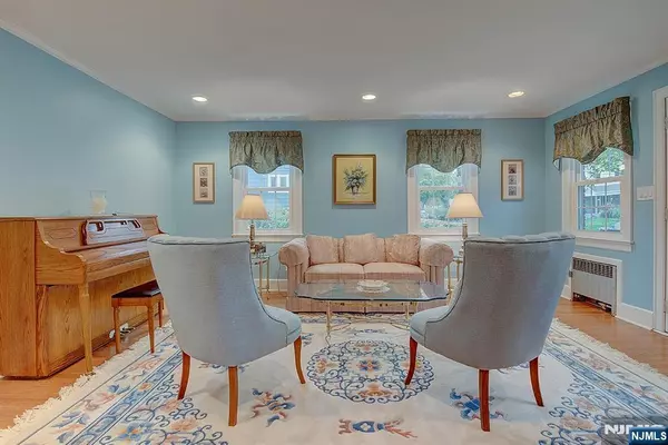 Livingston, NJ 07039,34 Mount Pleasant Pkwy