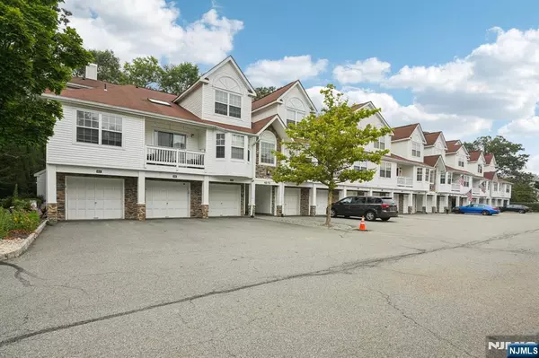 66 E Whisper WAY, Roxbury Township, NJ 07852
