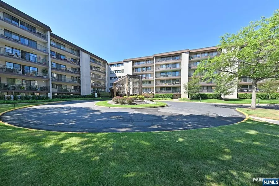 521 Piermont AVE #417A, River Vale, NJ 07675